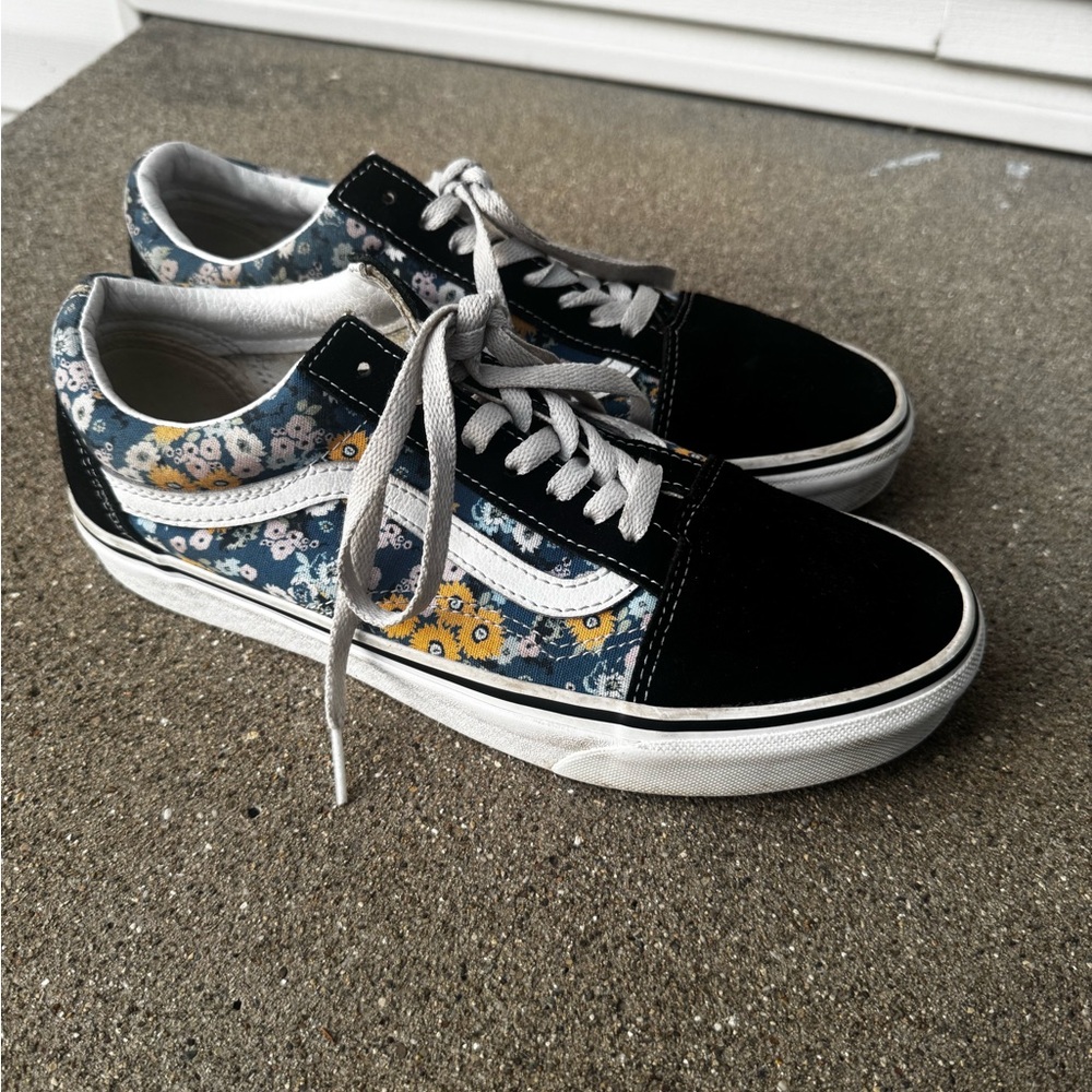 Old Skool Vans Black and Floral Patterned Sneakers | Size 9